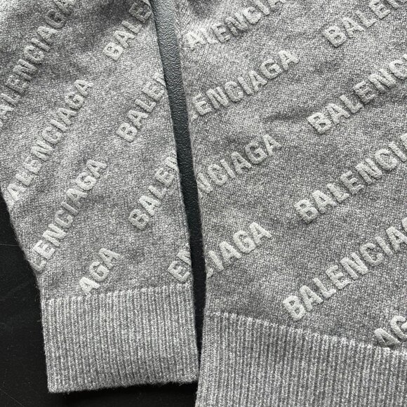 NWT Balenciaga Crewneck Pullover Sweater Heather Grey Cashmere Knit  Mini Logo - Picture 3 of 6